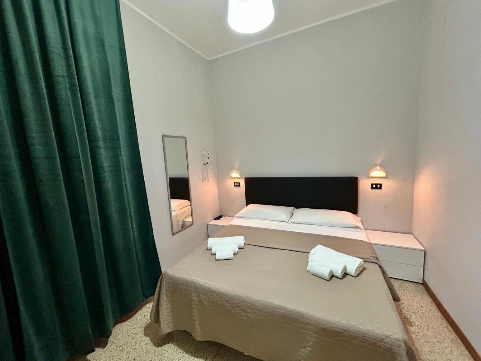 Hotel La Pergola Bellaria-Igea Marina Buitenkant foto