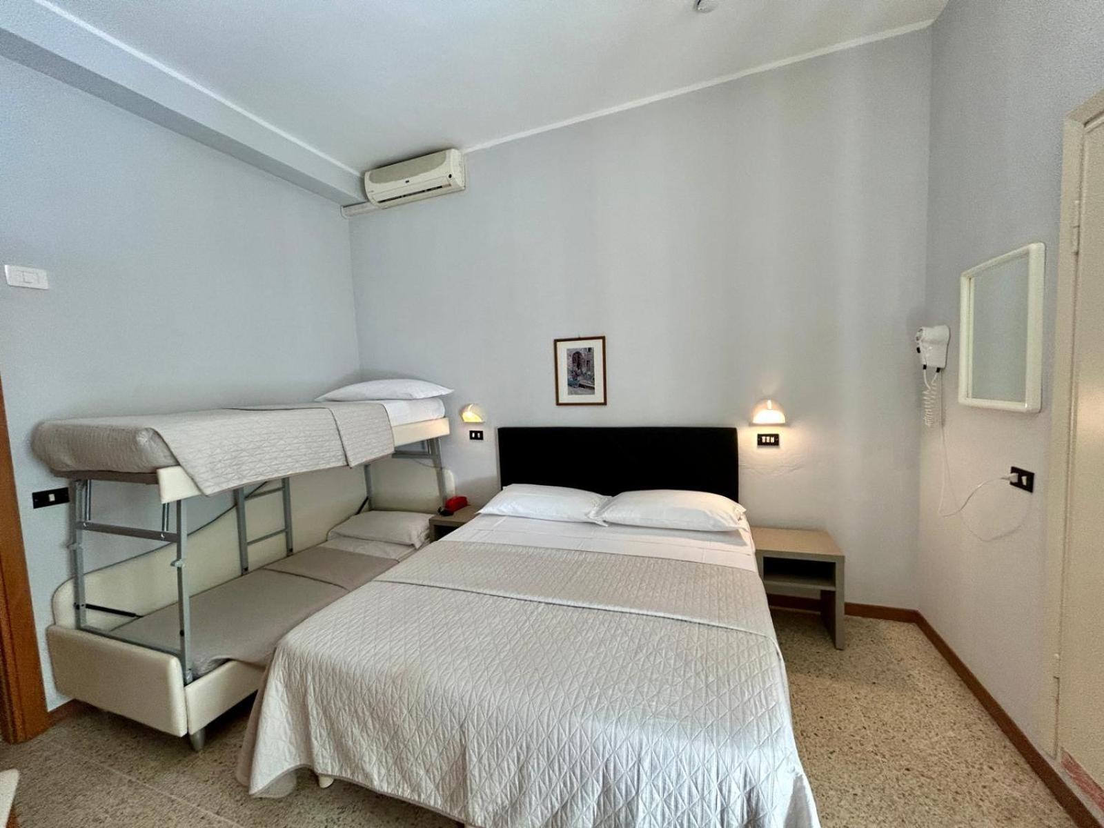 Hotel La Pergola Bellaria-Igea Marina Buitenkant foto