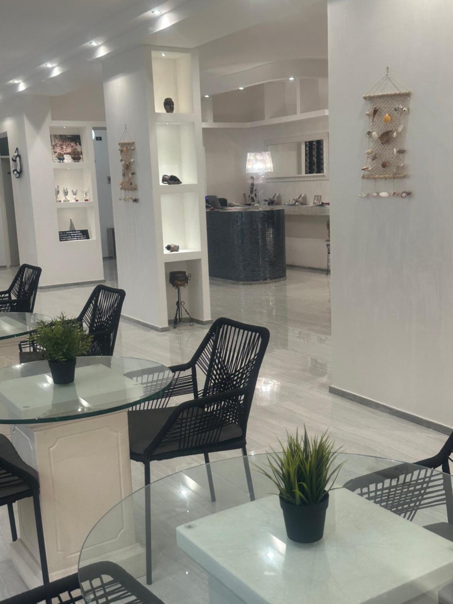 Hotel La Pergola Bellaria-Igea Marina Buitenkant foto