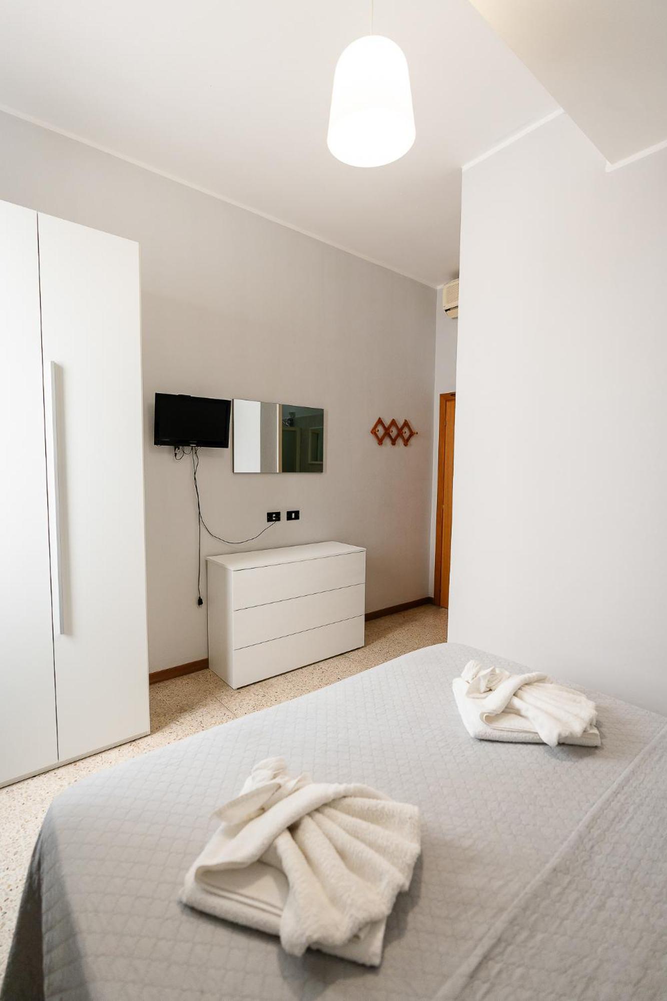 Hotel La Pergola Bellaria-Igea Marina Buitenkant foto