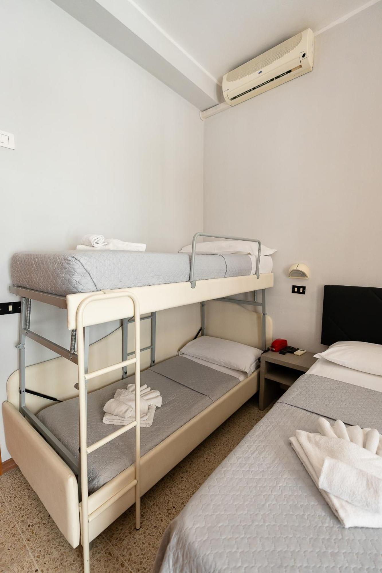 Hotel La Pergola Bellaria-Igea Marina Buitenkant foto