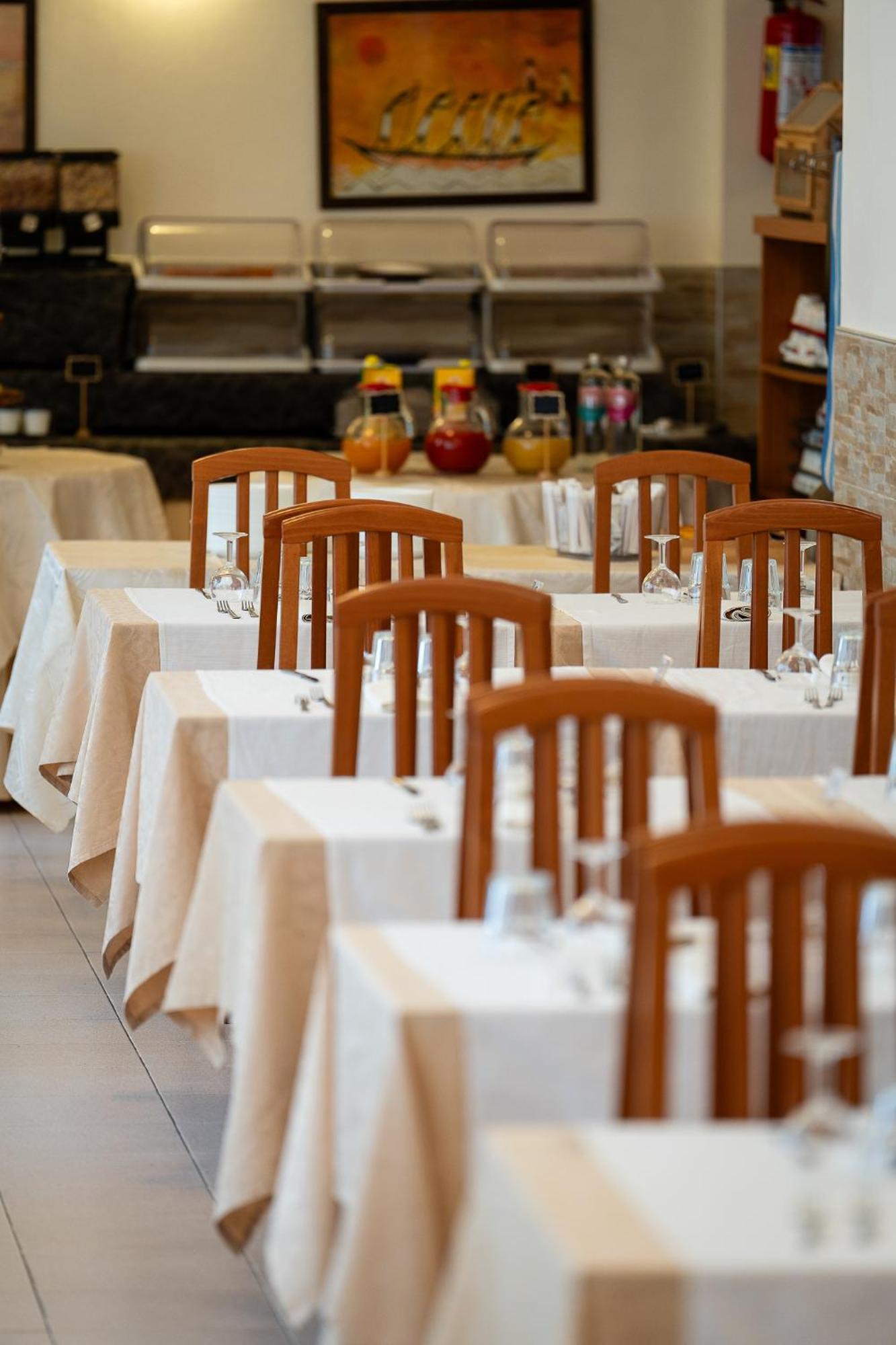 Hotel La Pergola Bellaria-Igea Marina Buitenkant foto