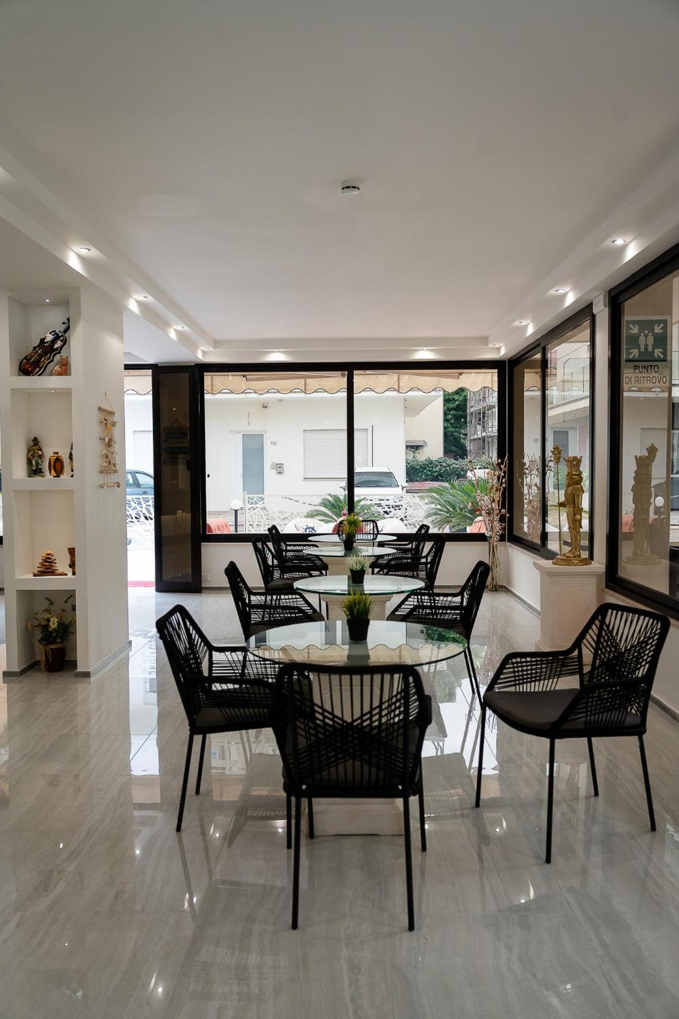 Hotel La Pergola Bellaria-Igea Marina Buitenkant foto