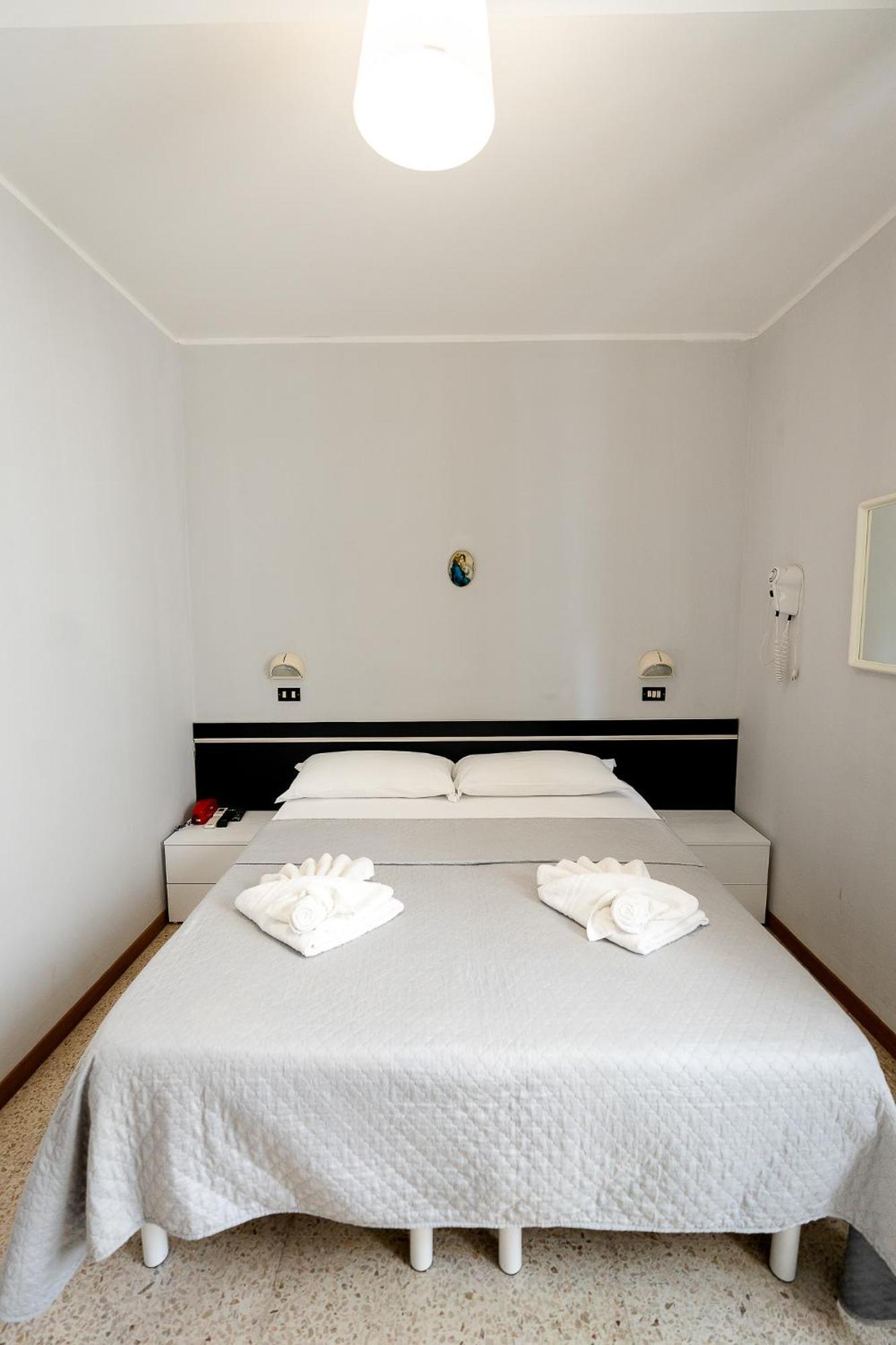 Hotel La Pergola Bellaria-Igea Marina Buitenkant foto