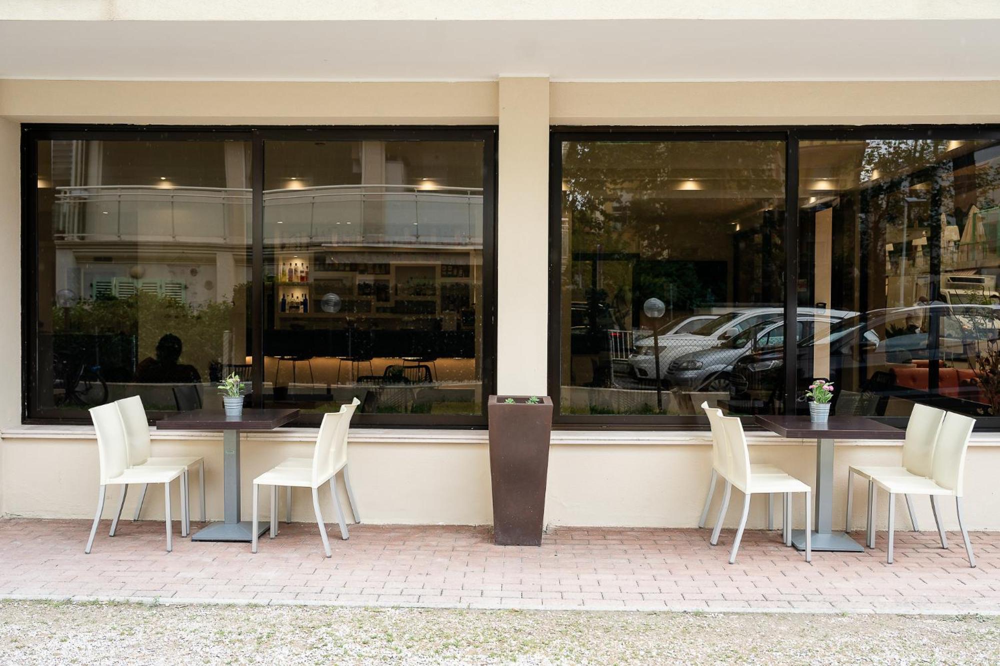 Hotel La Pergola Bellaria-Igea Marina Buitenkant foto