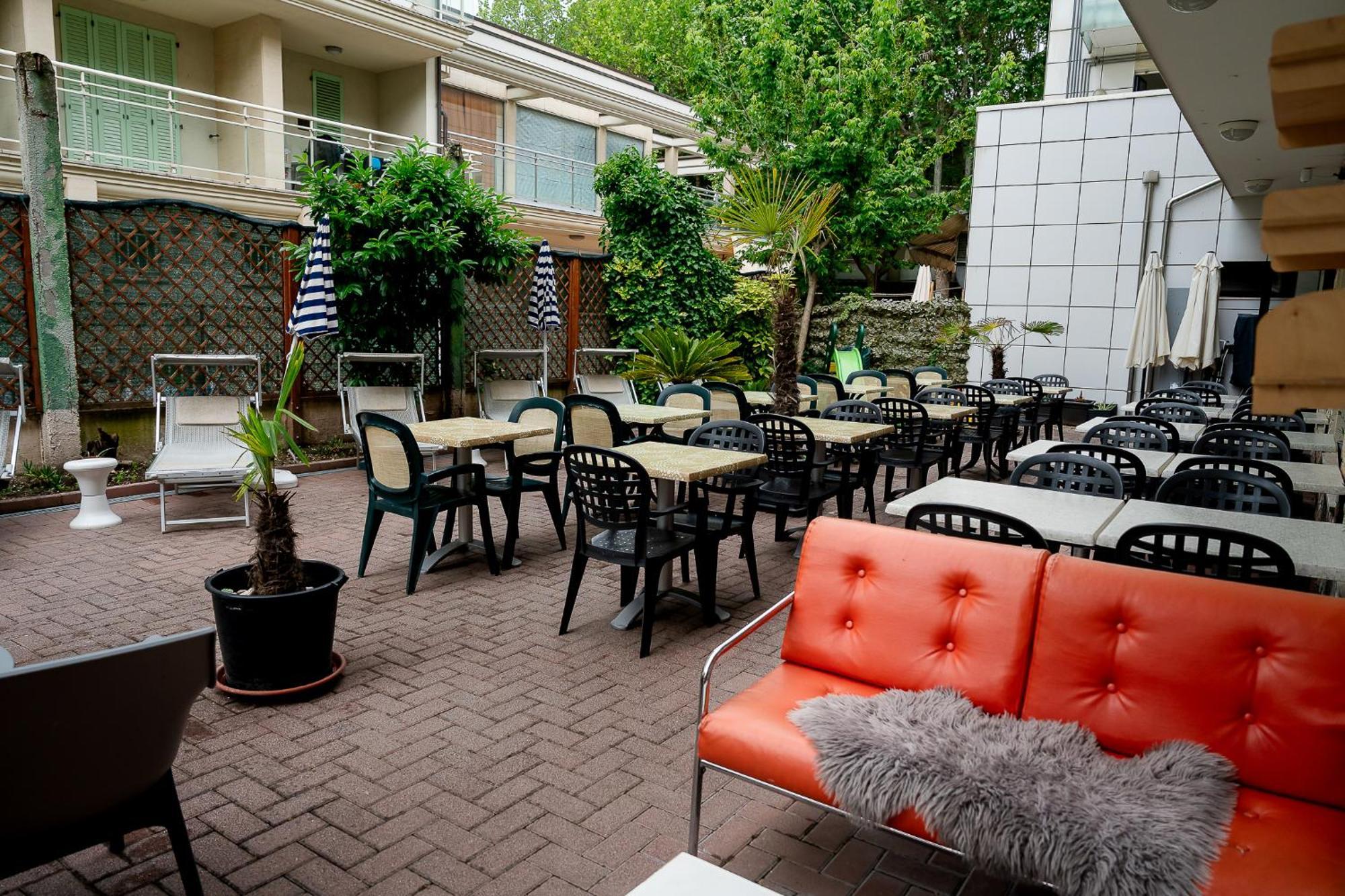 Hotel La Pergola Bellaria-Igea Marina Buitenkant foto