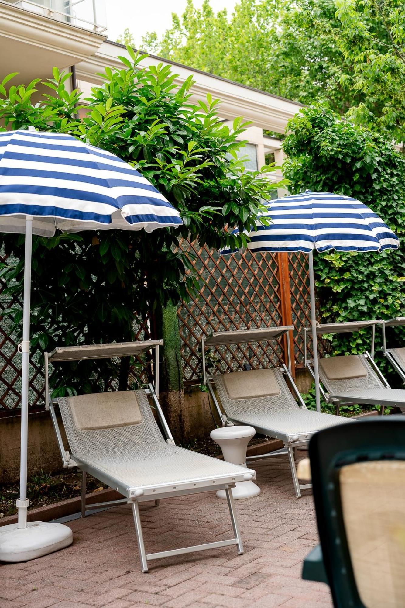 Hotel La Pergola Bellaria-Igea Marina Buitenkant foto