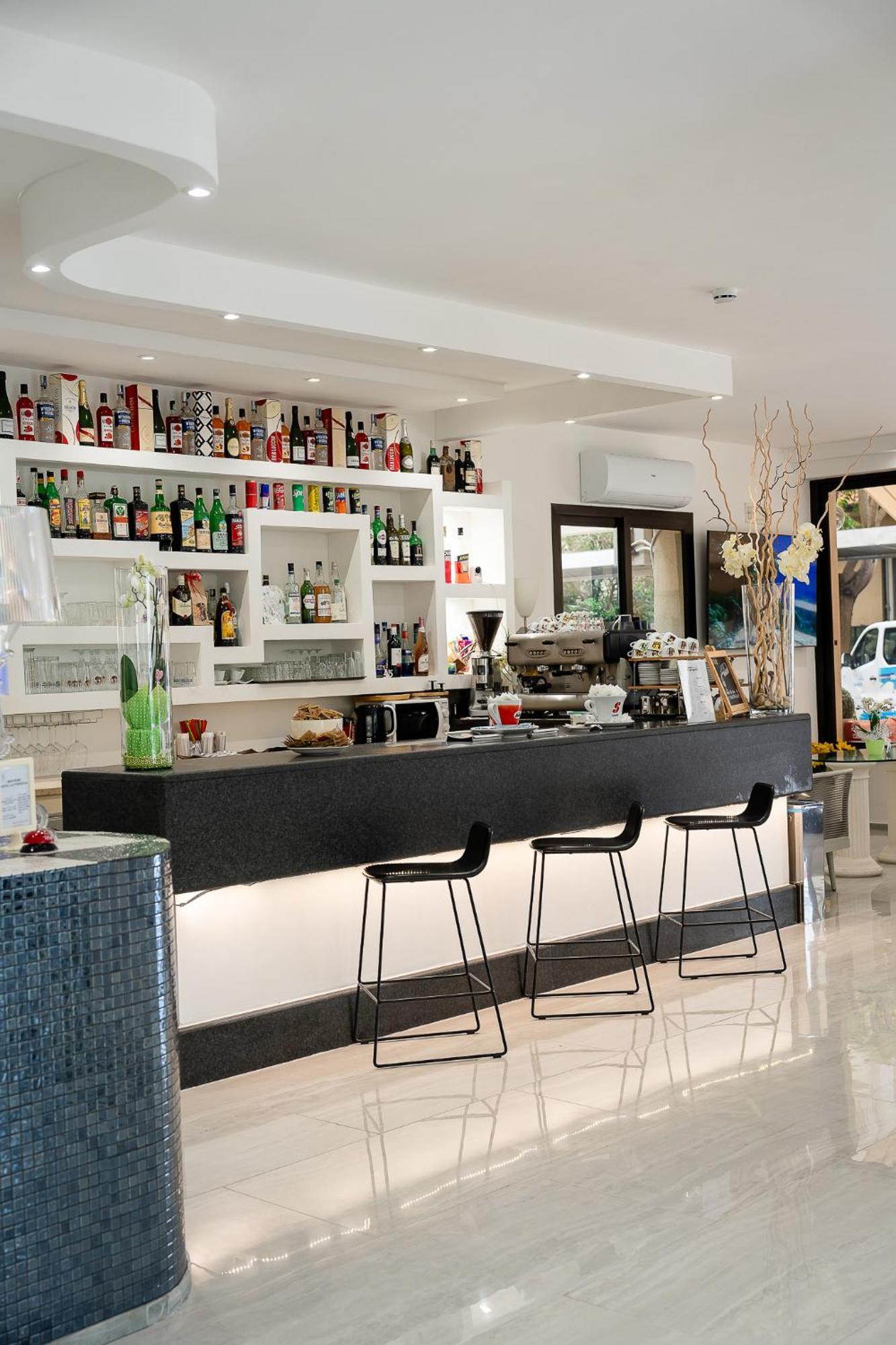 Hotel La Pergola Bellaria-Igea Marina Buitenkant foto